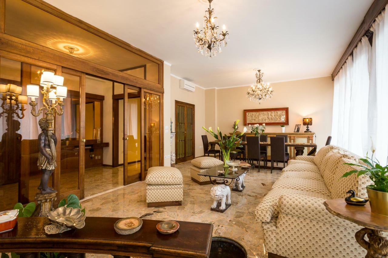 Ferrhouse Charm In Florence Two Lifts Bagian luar foto